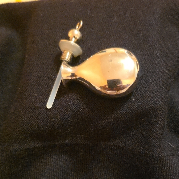 Silver Perfume Bottle with Luminous Finish - Picture 3 of 6